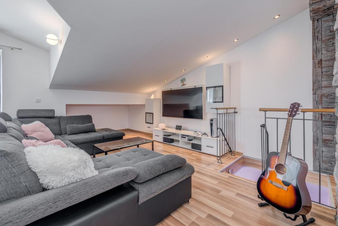 Summer Orchid - Spacious Duplex By The Beach & Ps5 Стобреч Екстер'єр фото